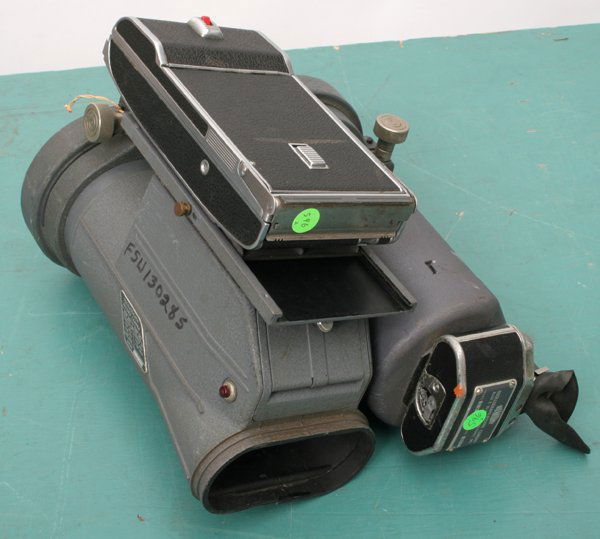 Lot of two oscilloscope cameras. 1) Dumont, Oscill (1 of 2)