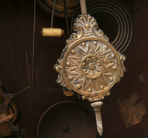 Late 1800 Eastlake Victorian mantel clock, solid - 3