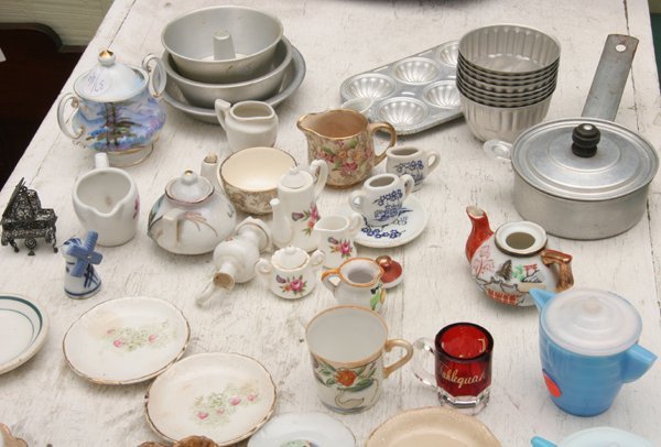 Lot of thirty plus pieces child's porcelain and g - 5