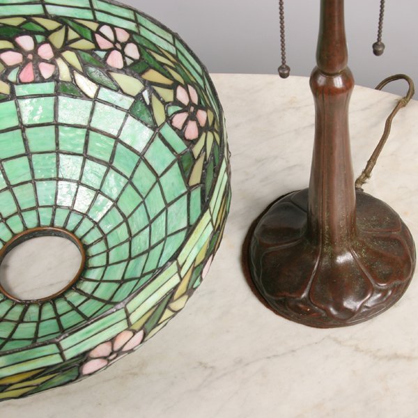 Leaded glass table lamp, 16"dia domed shade, grad - 3