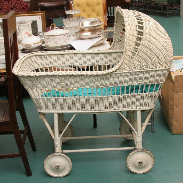 wicker bassinet with wheels