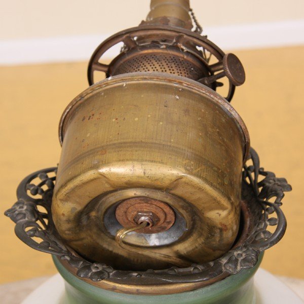 Mid 1800 Victorian large Gone With The Wind lamp, - 3