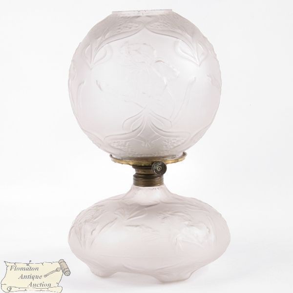 Victorian GWW lamp, puffy iris pattern, frosted fi