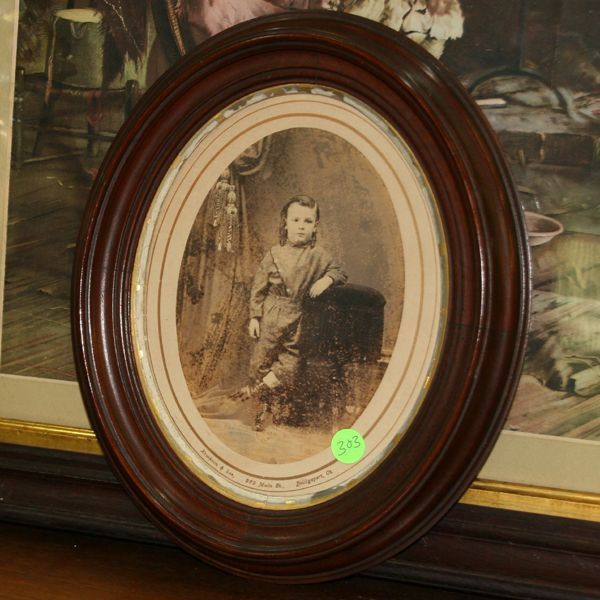 Small Victorian oval frame, solid walnut, picture 
