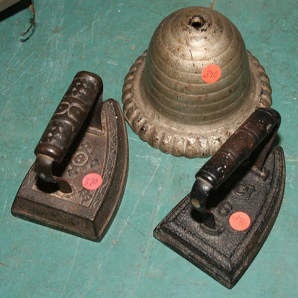 Two old cast iron irons, both are marked 6.: Two old cast iron irons, both are marked 6.