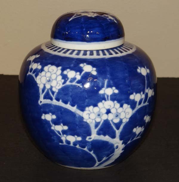 Old Chinese Blue And White Jar with Lid: Age Early 1900 ,Size: Dia. 6 x H 7 inches