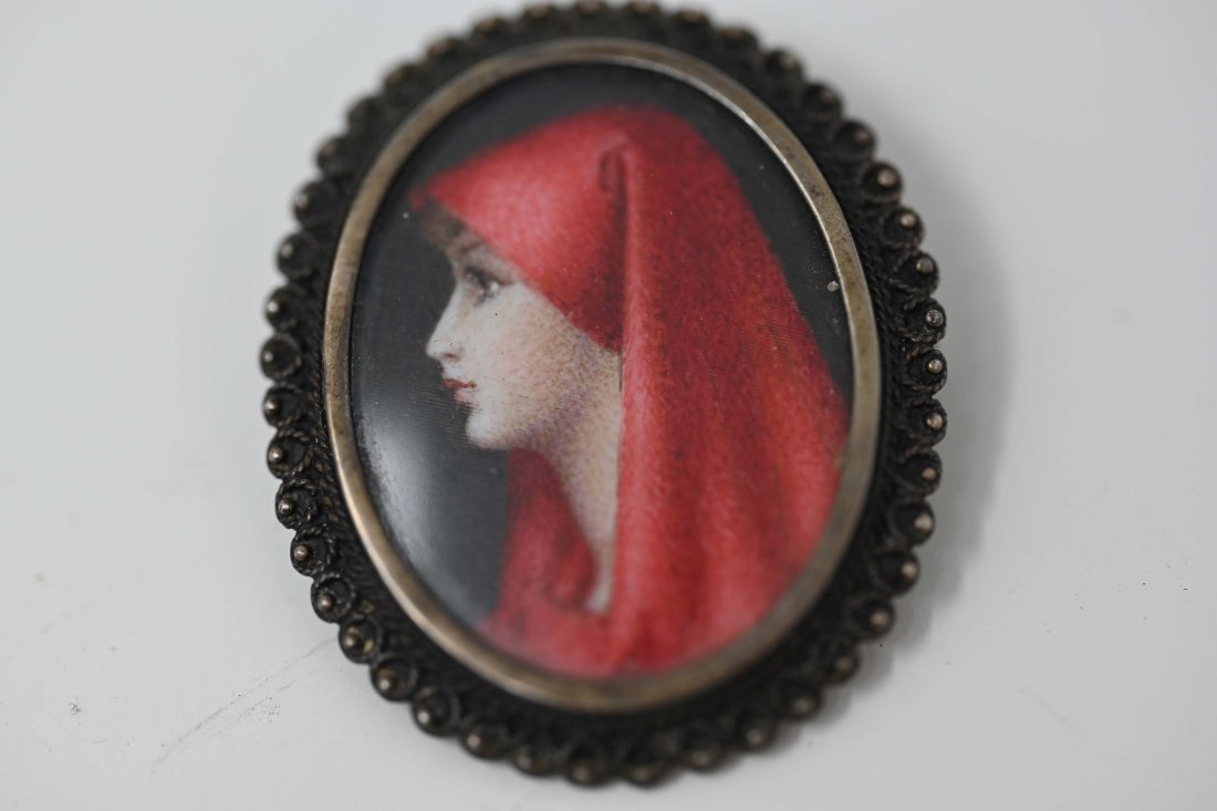 Portrait of Fabiola Bears after JJ Henner Silver Frame (1 of 5)