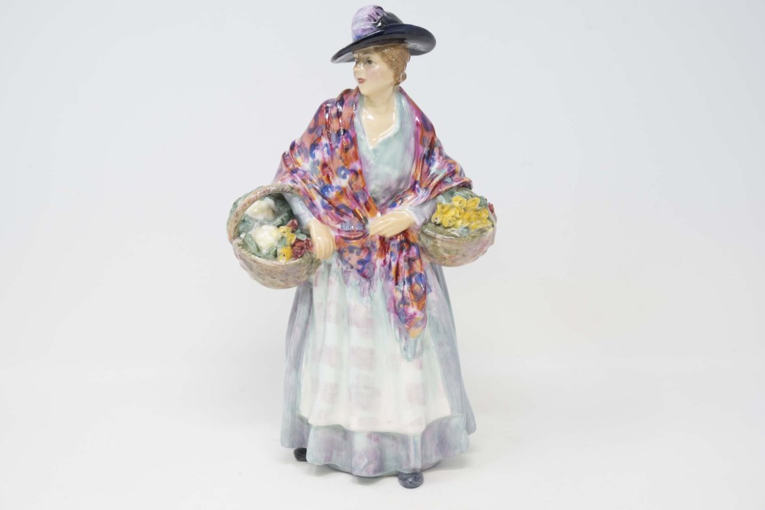 Royal Doulton HN 1757 Romany Sue Figurine: Royal Doulton HN 1757 porcelain figurine named Romany Sue, circa 1936-1949 by L. Harradine. Measures 9 1/2 inches tall in good condition.
