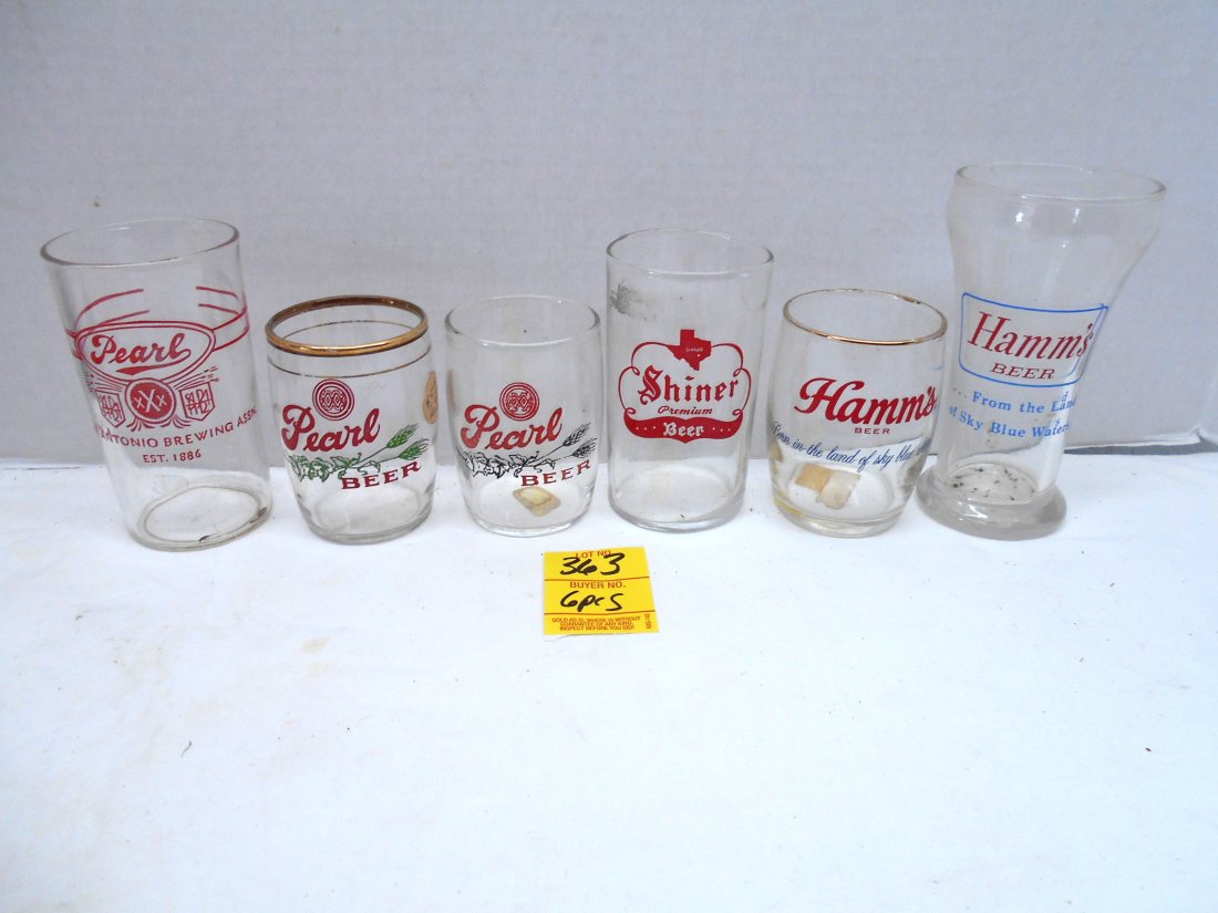 PEARL, SHINER & HAMMS BEER Glasses: Various vintage beer glasses. 7pcs. 3 Pearl, 2 Shiner, 2 Hamms. No chips or cracks in glass. Some wear in paint. 3.25"-5.25" tall