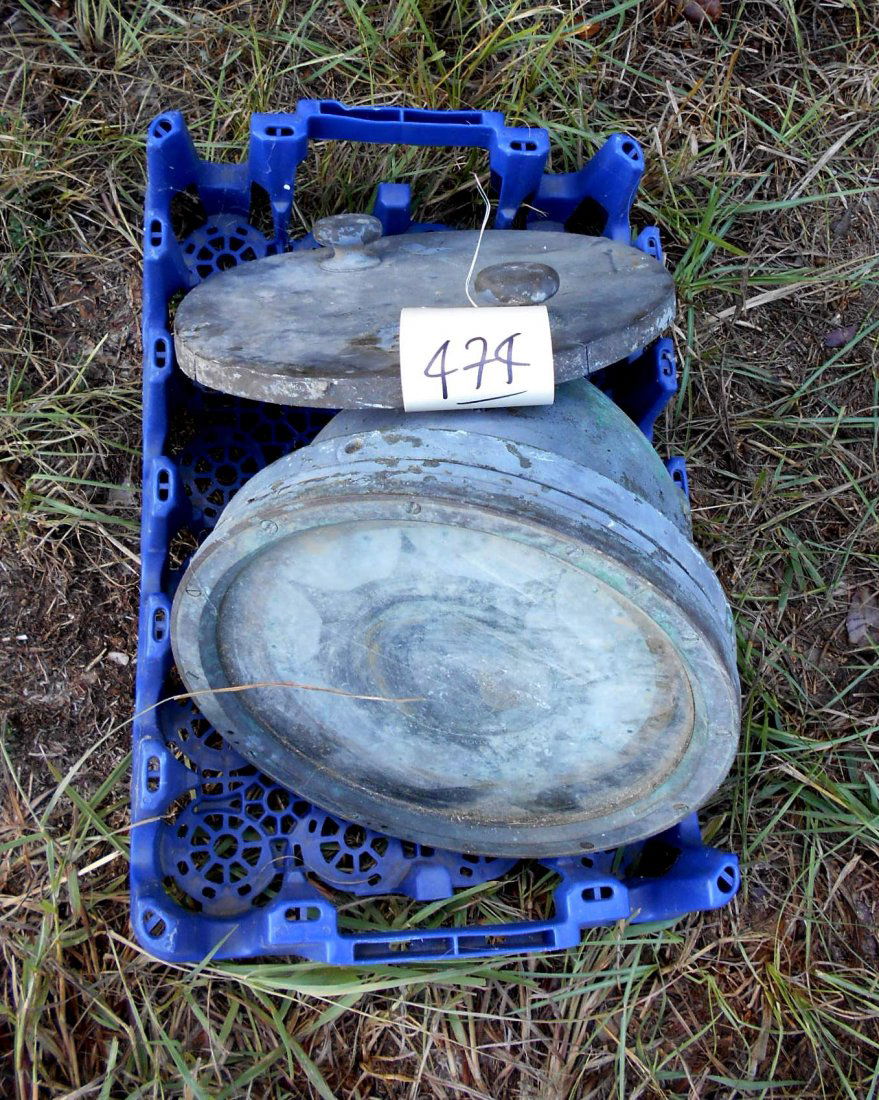 NAUTICAL MARINE Ship Compass: Antique vintage compass. Very heavy brass housing, antique ship boat compass. Comes with cover. Does not appear to be working. Text reads "Sperry Gyro-Compass Repeater, Patent March 4th, 1919" 9.75" d