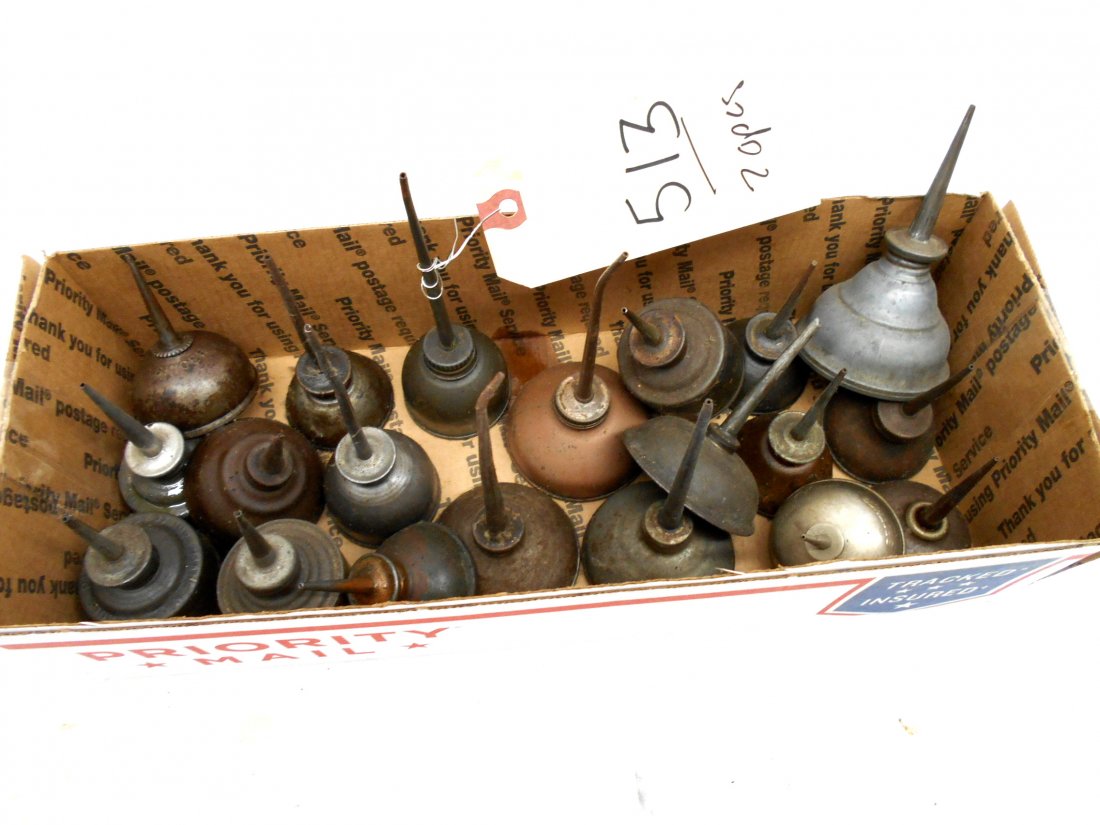 Antique Oil Cans - Squirt: 20 pcs. Assorted small antique oil squirt cans. Measuring from