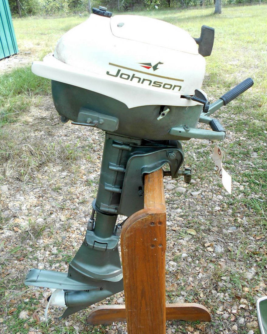 Vintage Johnson Outboard Motor: Vintage Johnson 3 HP hand crank outboard motor. Like New with Fiberglass Carrying Case. Good compression. Carrying case shows some wear, model number JWF22C, Serial number E2755549. 37" tall 9.5" wide