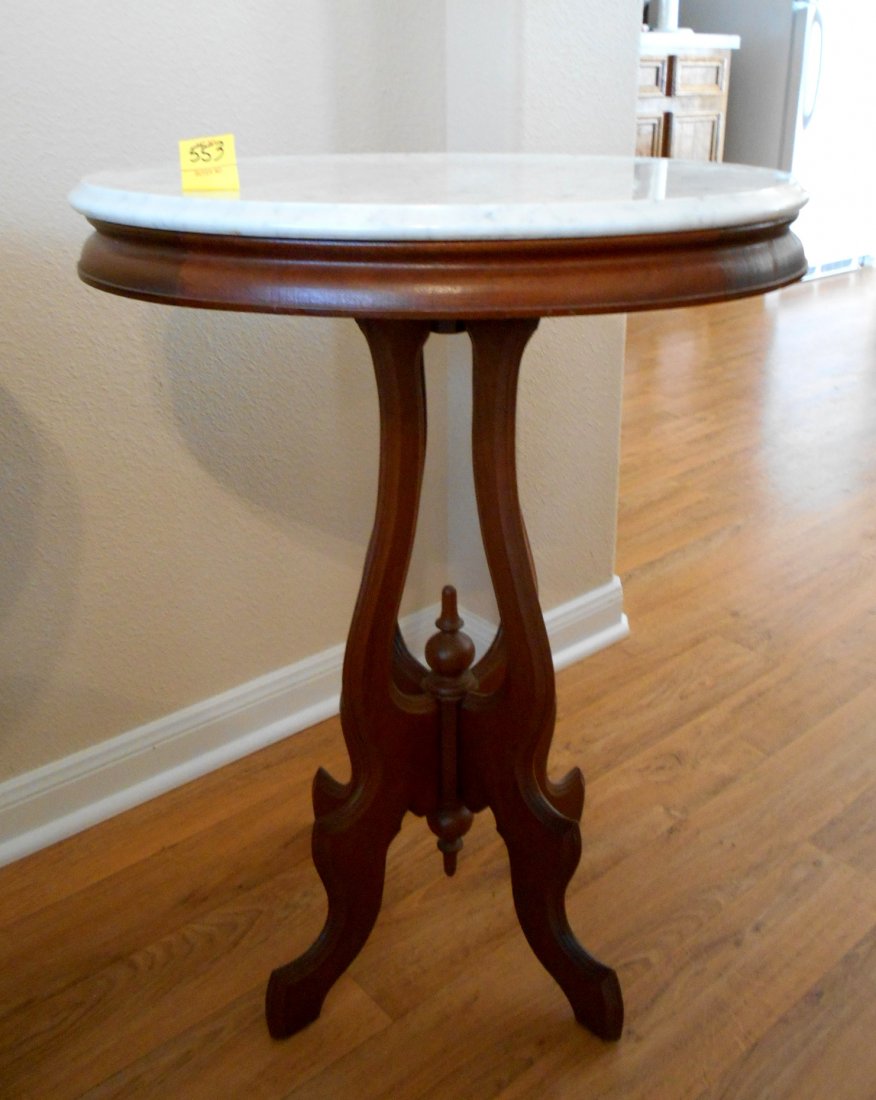 Antique American Victorian Lamp Table – Furniture: Antique American Victorian lamp table with white oval marble top. Very good condition. Finish clean, no chips/cracks on marble. Foot casters gone missing. 29” tall. Marble 21 ¾” x 16 3/4” x 1��