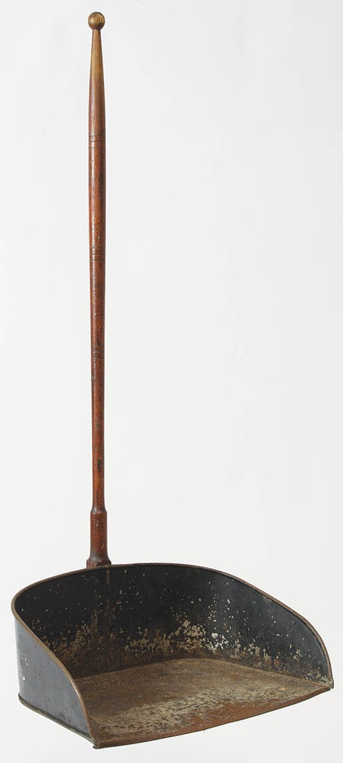 CLASSIC SHAKER DUSTPAN Long handle with round ball finial, shaped shaft with triple rings, tin pan (1 of 4)