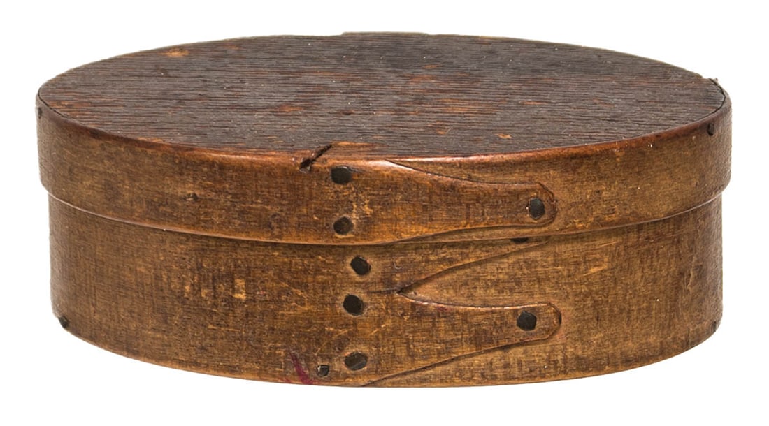 SMALL EARLY OVAL BOX Maple and pine, original brown stained finish, three fingers, small old nick on (1 of 3)