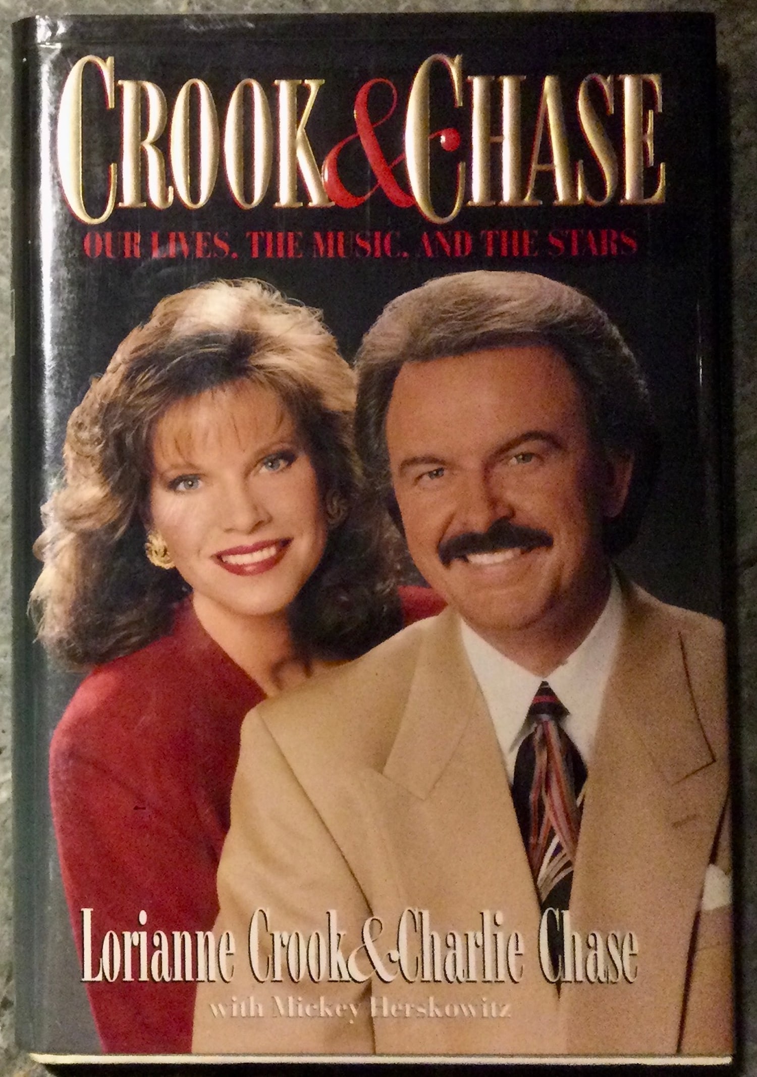 VINTAGE Hardcover 1995 SIGNED Book by C&W Stars Charlie Chase & Lorianne Crook 1st Edition 1st: Bidders Will Note That Lot(S) With Very Low Staring Bids & Lots Where The Per Item Cost Is $1-$5, Should In No Way See Those Starting Bids Or Per Item Cost Of $1-$5 As The Book Barn's Judgment O