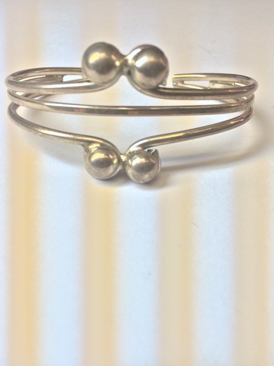 classy and simple bangle with 3 straps and pear style (1 of 3)