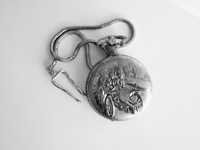 Pocket Watch \'L\' Luis Cardini 18k W/g overlay: Pocket Watch Luis Cardini Quartz Japan Movement,18k White Gold Overlay Carved: Car with People and Leaf Design on the back side Size:1.3/4 x 1.3/4 mm Come With Chain 14.5\"-Run By Battery Estimated Va