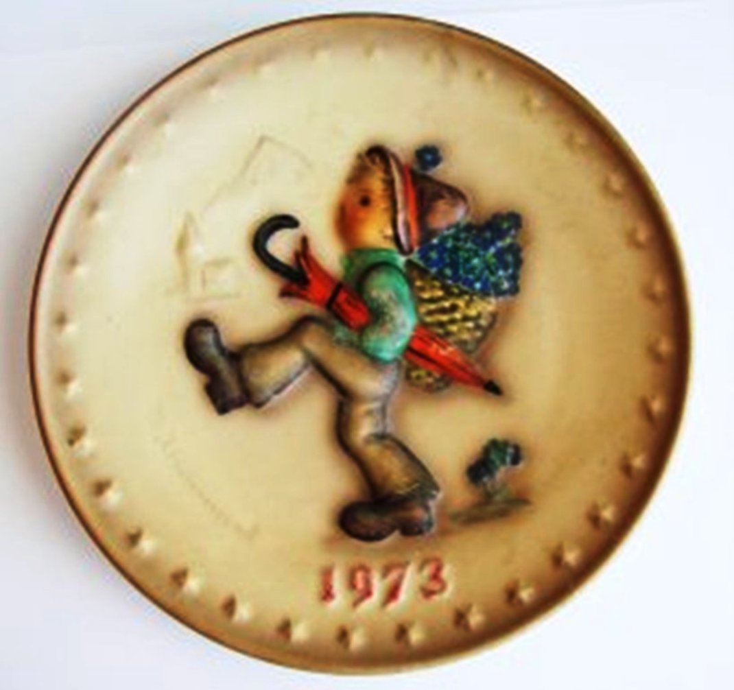 1973 Goebel M.J. Hummel 3rd Annual Plate 7.1/2"inch: Plate: W. Goebel-Porzellanfabrik Hand Painted, M.J. Hummel 3rd Annual Plate, 1973 Rodental - West Germany Hum266, Goebel W. Germany 1972 The boy Globe Trotter is wearing a green shirt and black pants 