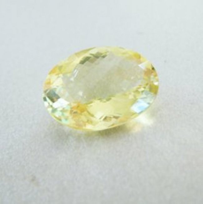 Loose Natural Lemon Topaz Oval Shape 12.57Ct: Gem Type: Natural Lemon Topaz Qty: 1 Weight: 12.57 Carat Measurement: 18.5x13.7x9.2mm Shape: Oval Checkerboard Clarity: VS Color: Light Yellow Origin: Brazil