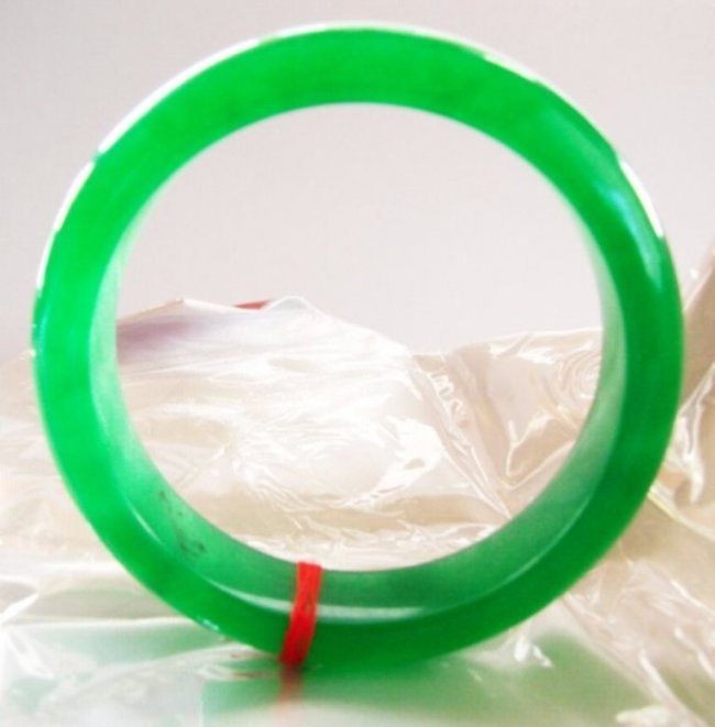 Natural Jadeite Jade Bangle Grade: A / Size 8 (1 of 4)
