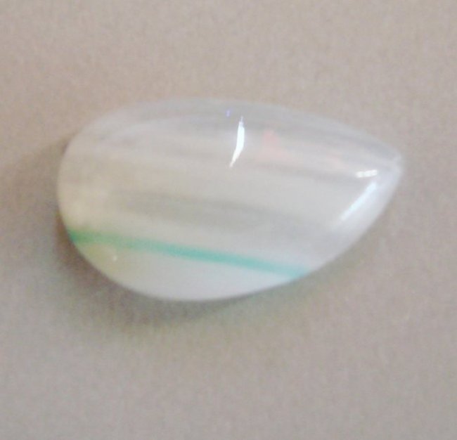Multicolor Agate Cabochon Pear 26.96Ct 28x15.7x8mm: Gems Type: Multicolor Natural Agate Weight: 26.96Carat Measurement: 28x15.7x8 mm Cut:Cabochon Pear Clarity: Transparent/Translucent Color: Creamy White-Blue Treatment: None Hardness: 7.1/2 , Origin: I