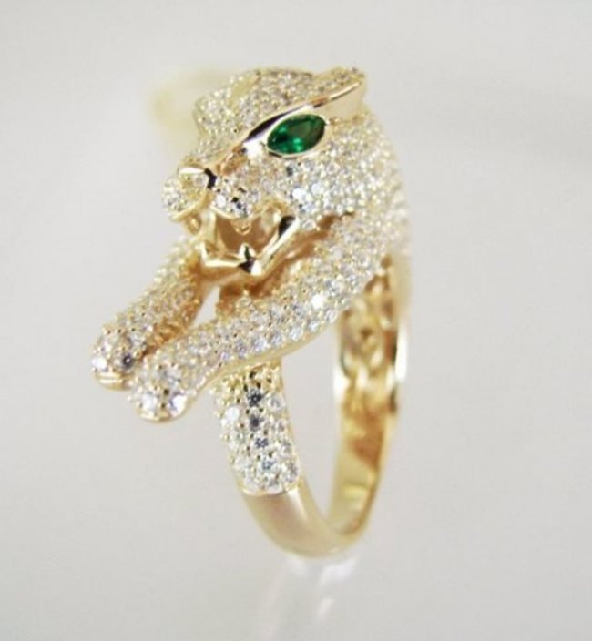 Creation Diamond Juguar Ring 4.67Ct18k Y/g Overaly: Creation Diamond & Green Garnet Ring High Quality Item Item: Ring Weight: 4.67 Carat Round brilliant Clarity: VVS, Color: F Green Garnet: .20 Carat Marquise Cut Clarity: VVS, Color: Green Bend Thickne