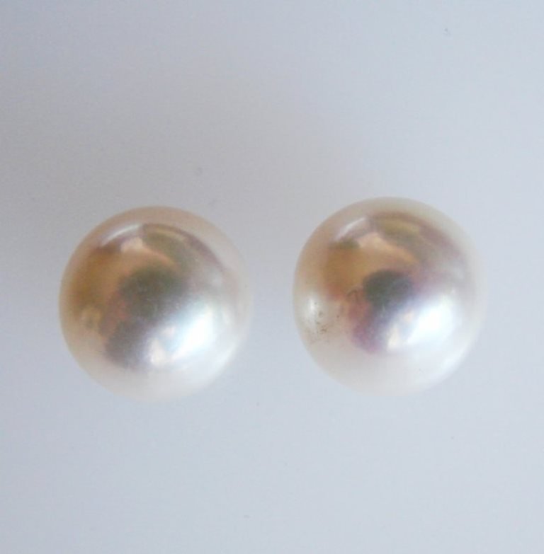 10 mm Stud Earrings White Cultured Pearl Grade: AA (1 of 2)