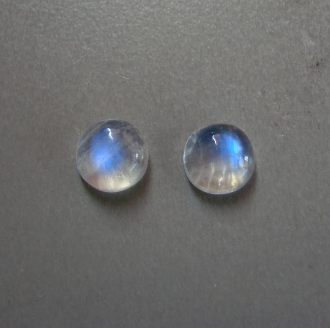 Pairs Blue White Rainbow Moonstone Round 6.35Ct: Gem: Natural Moonshine Qty: Pairs Weight: 6.35 Carat Round Shape Cut: Cabochon Measurement: 10.1x4.2 mm Clarity: Transparent Blue White Rainbow Treatment: None Origin: Sri Lanka (Ceylon)