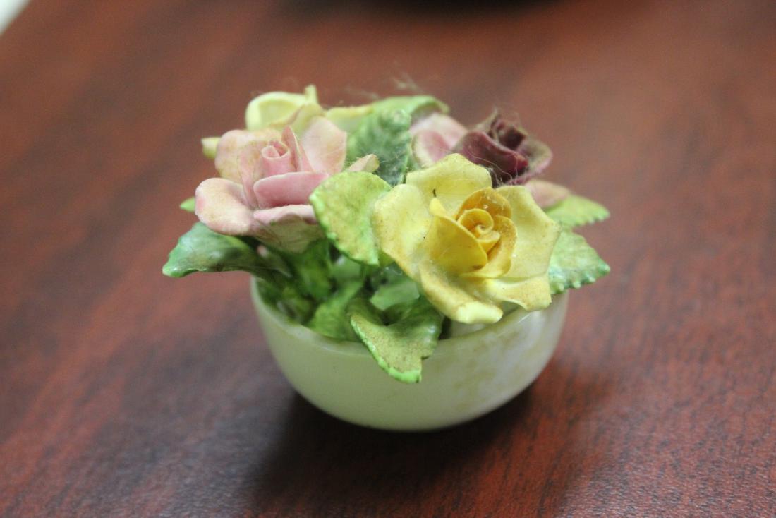 A Coalport Ceramic Flower: 2" in diameter