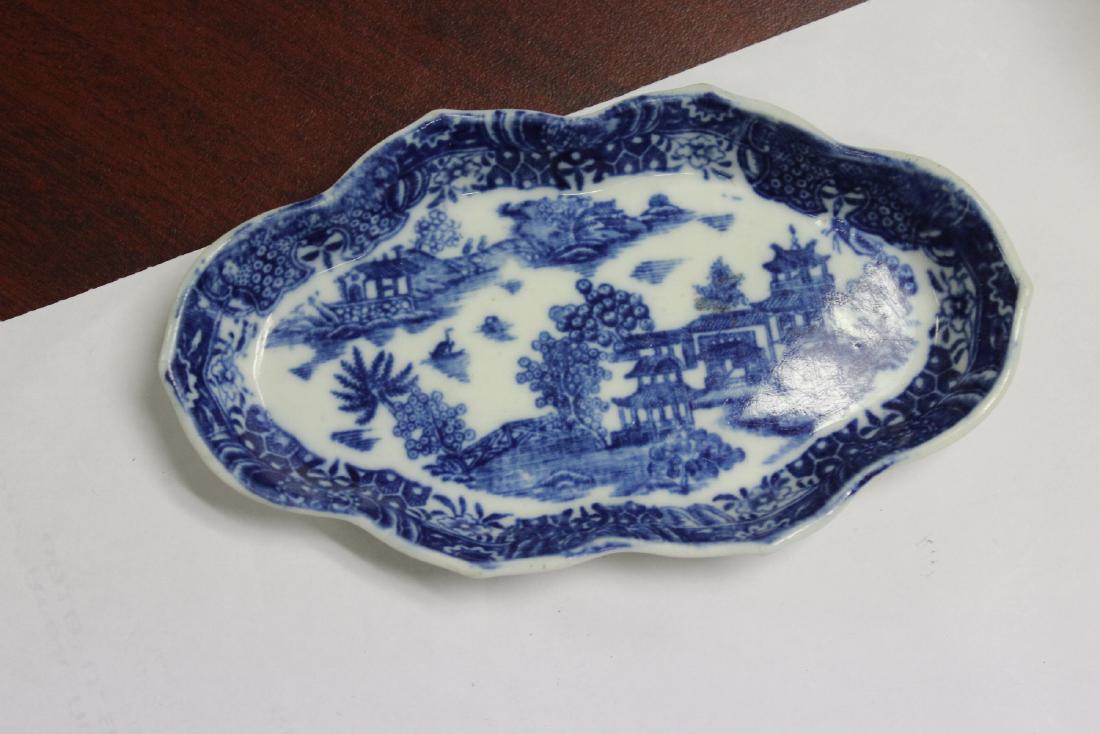 An English Flow Blue Plate: 6 3/8" in diameter