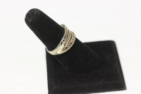 A Sterling Ring: size 9 - marked 925