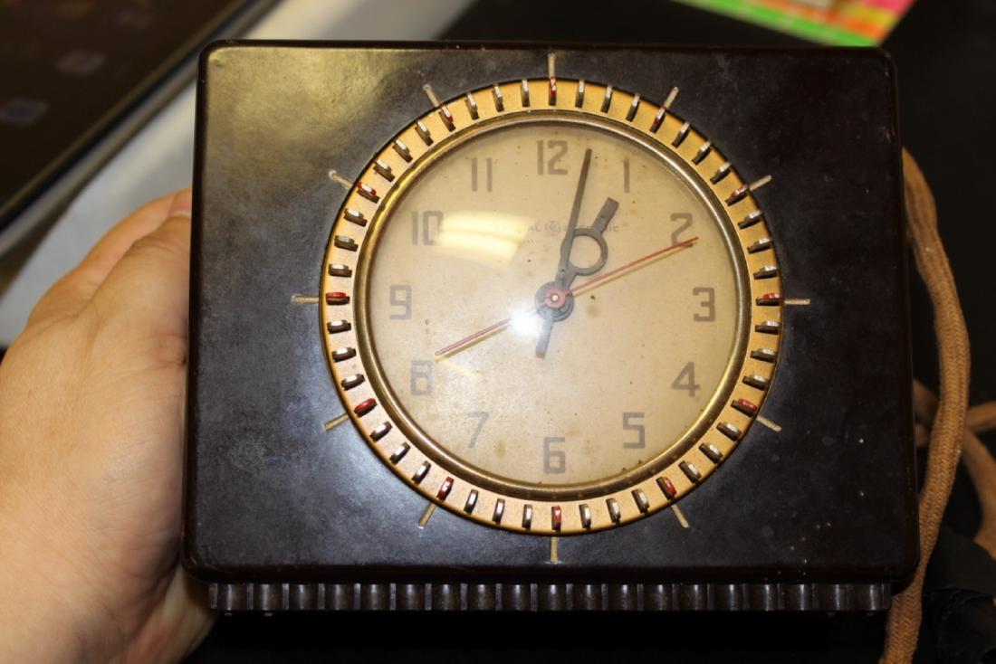 An Antique G.E. Bakelite Clock - 1930's: 6 1/2" x 5 1/4" x 2 3/4" - Cannot guarantee that it works, needs new plug - selling as is
