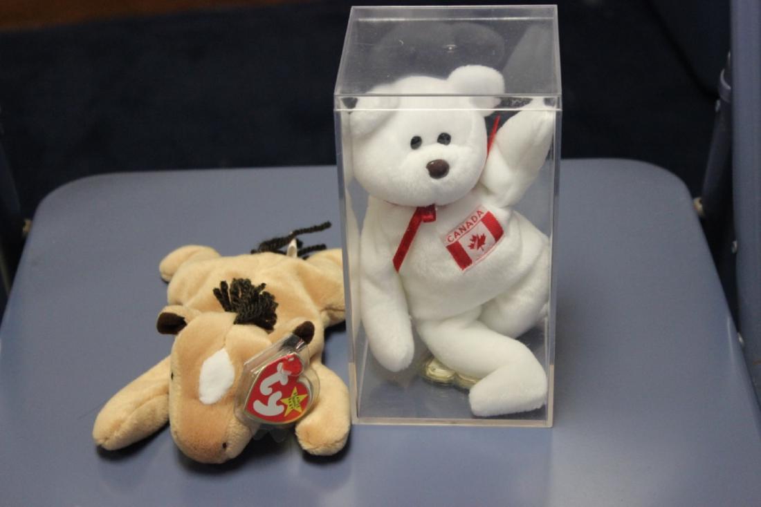 Lot of 2 Beanie Babies Collactables TY Company: One in box, but tag fallen