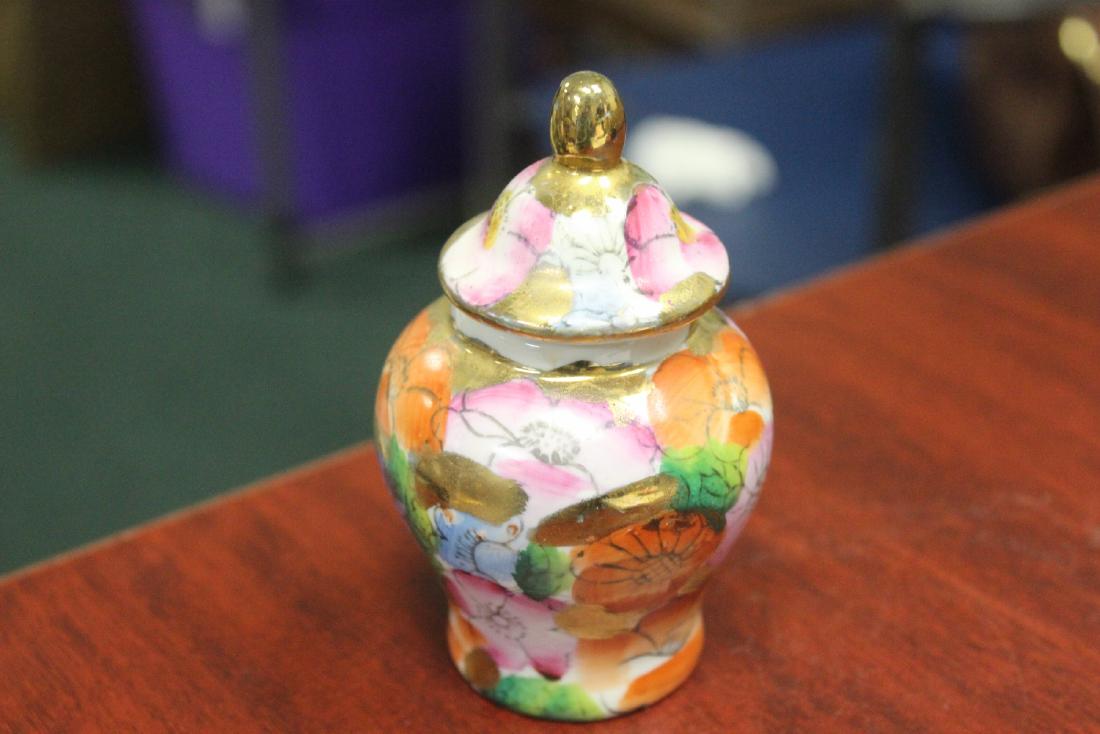 A Chinese Ginger Jar: 4 1/4" tall