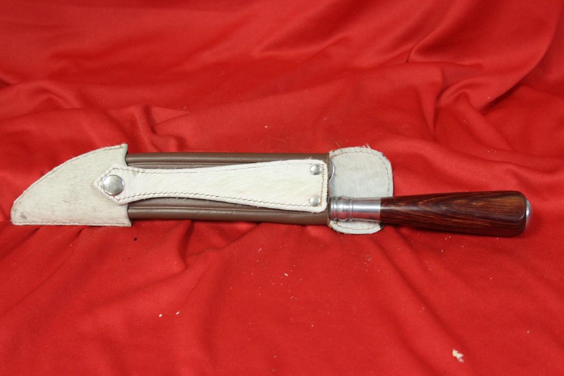 A Robeson Hunting Knife 4: 8 7/8" in length - leather sheath