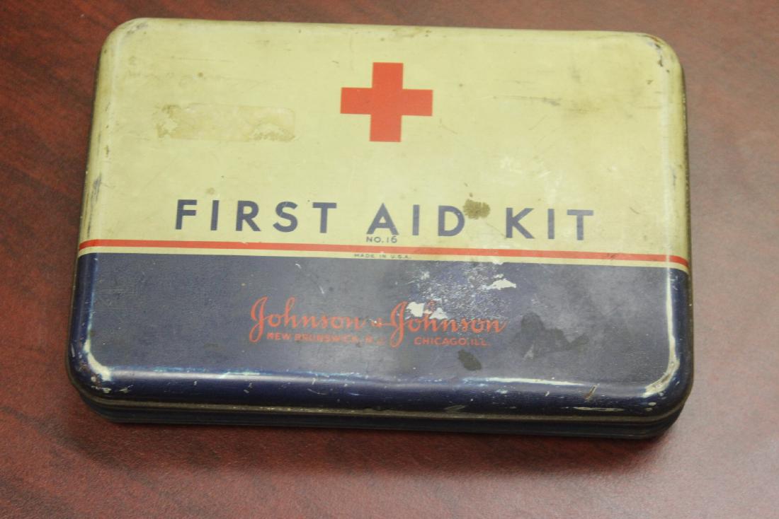 a Vintage Johnson&Johnson First Aid Kit: still have some content inside