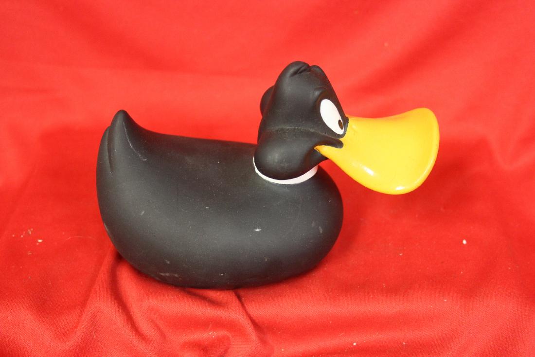 A Disney Duck: 6" wide - makred TM&WB '97