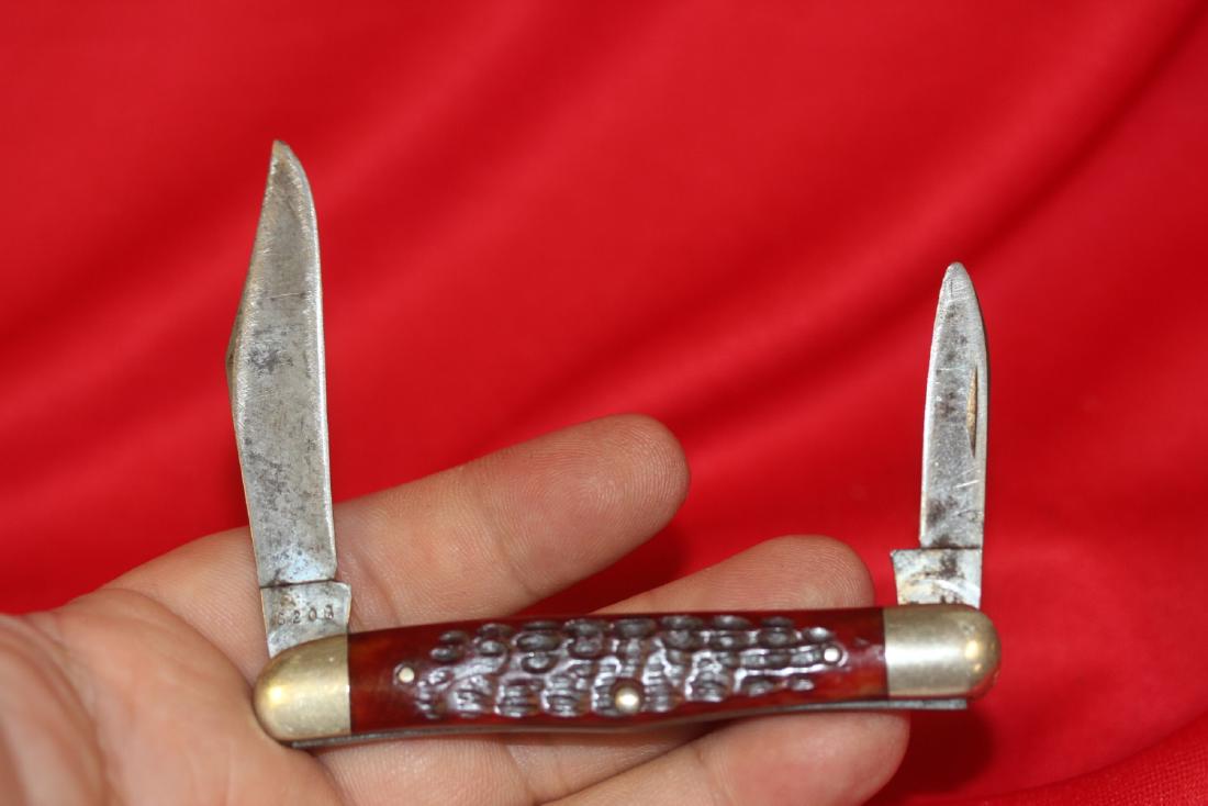 A Case Red Bone Handle Knife: 6208 9 dots pocket knife - 3 1/4" long
