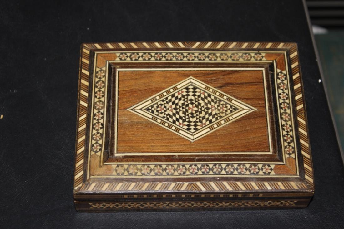An Inlay Wooden Box: 6 1/4" x 4 3/4" x 1 1/2"