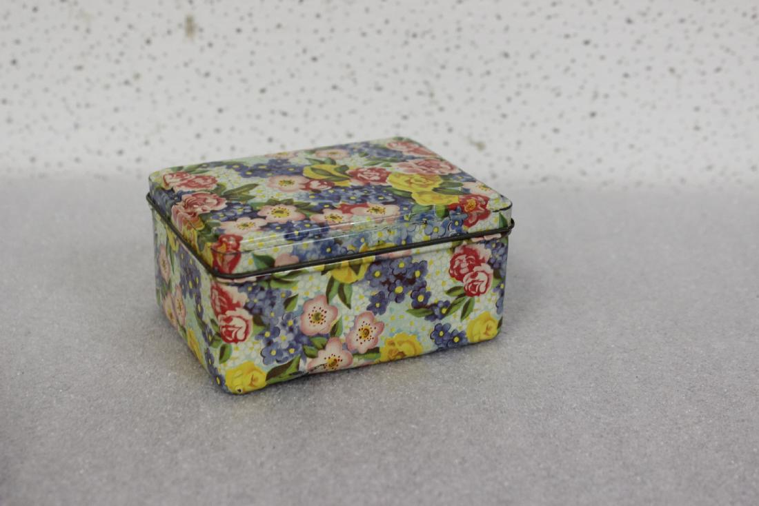 A Vintage Tin Box: Made in Holland - 4" x 3" x 2"