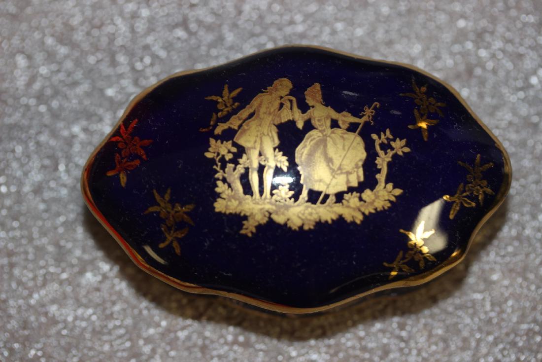 A Romantic Gold Gilted Limoge Trinket Box: 2 3/4" in diameter