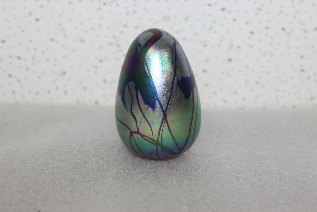 A Signed Intaglio Glass Egg: Irridescent - 3" tall