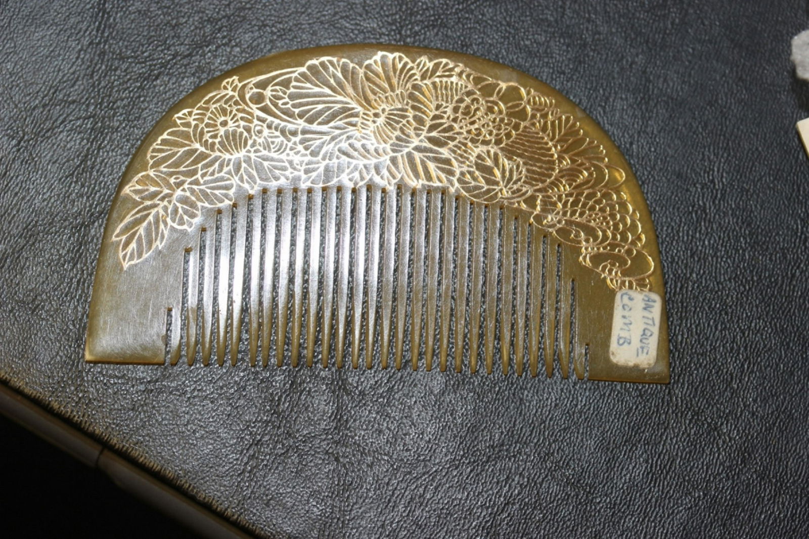 A Vintage Japanese Faux Tortoise Shell Comb: Approximately 4" in length