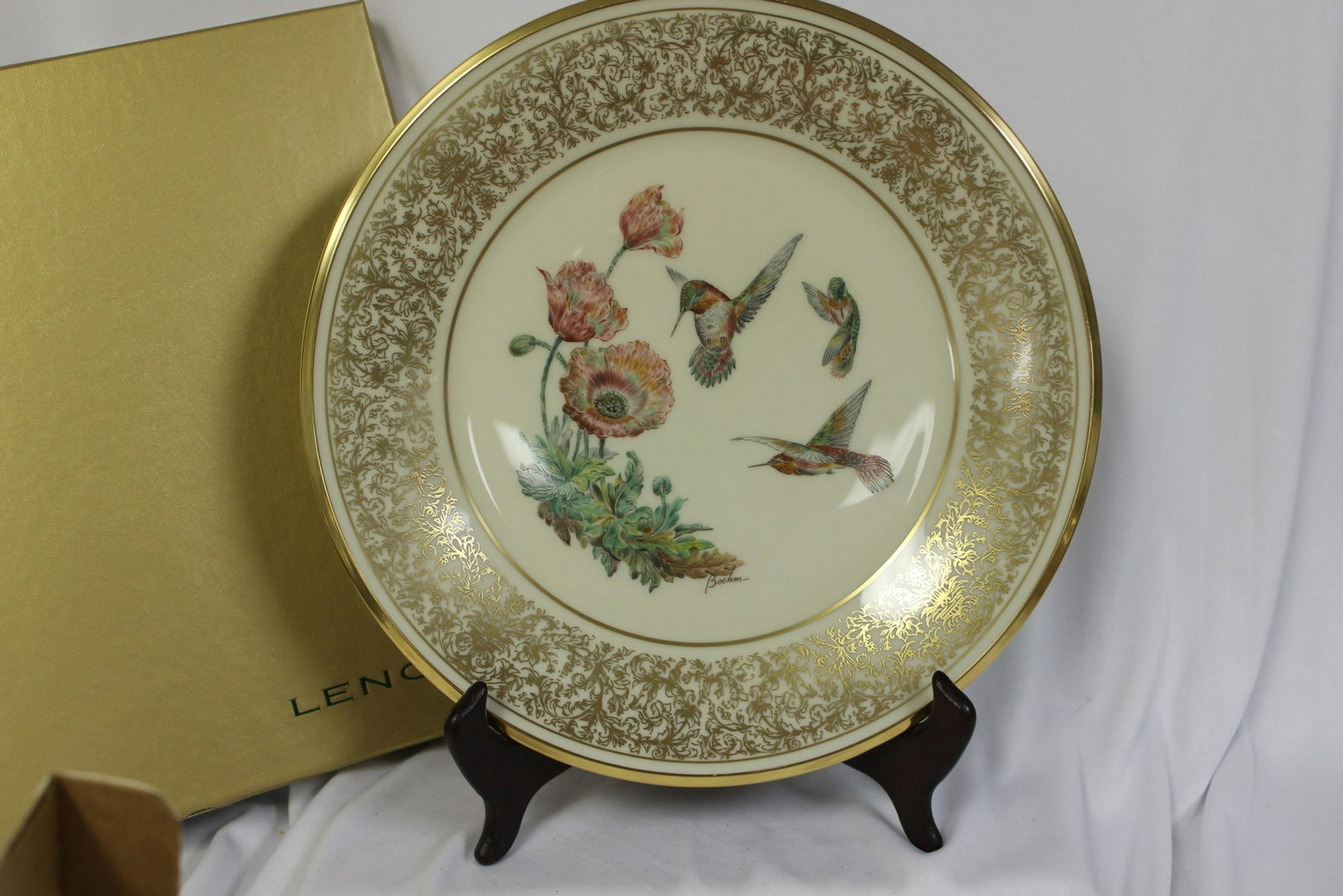 A Lenox Boehm Birds Collector's Plate: boxed with COA - 10 5/8" in diameter