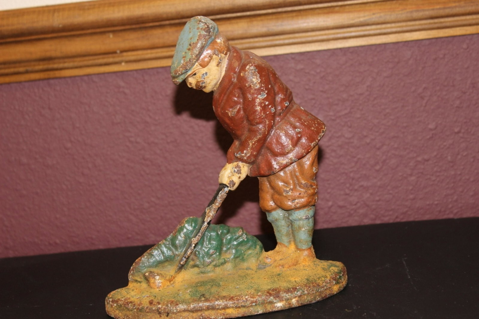A Vintage Cast Iron Golfer Doorstop: 7 3/4" tall