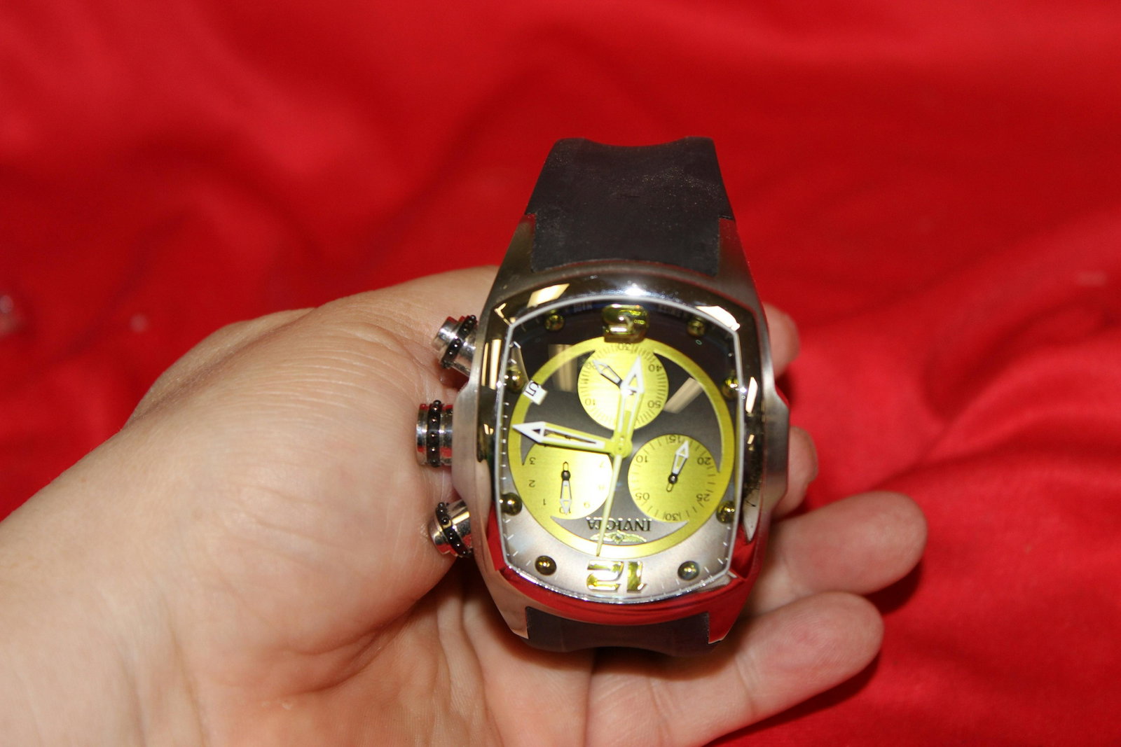 An Invicta 6099 Watch: needs new band - currently working, but cannot guarantee to work when it arrives