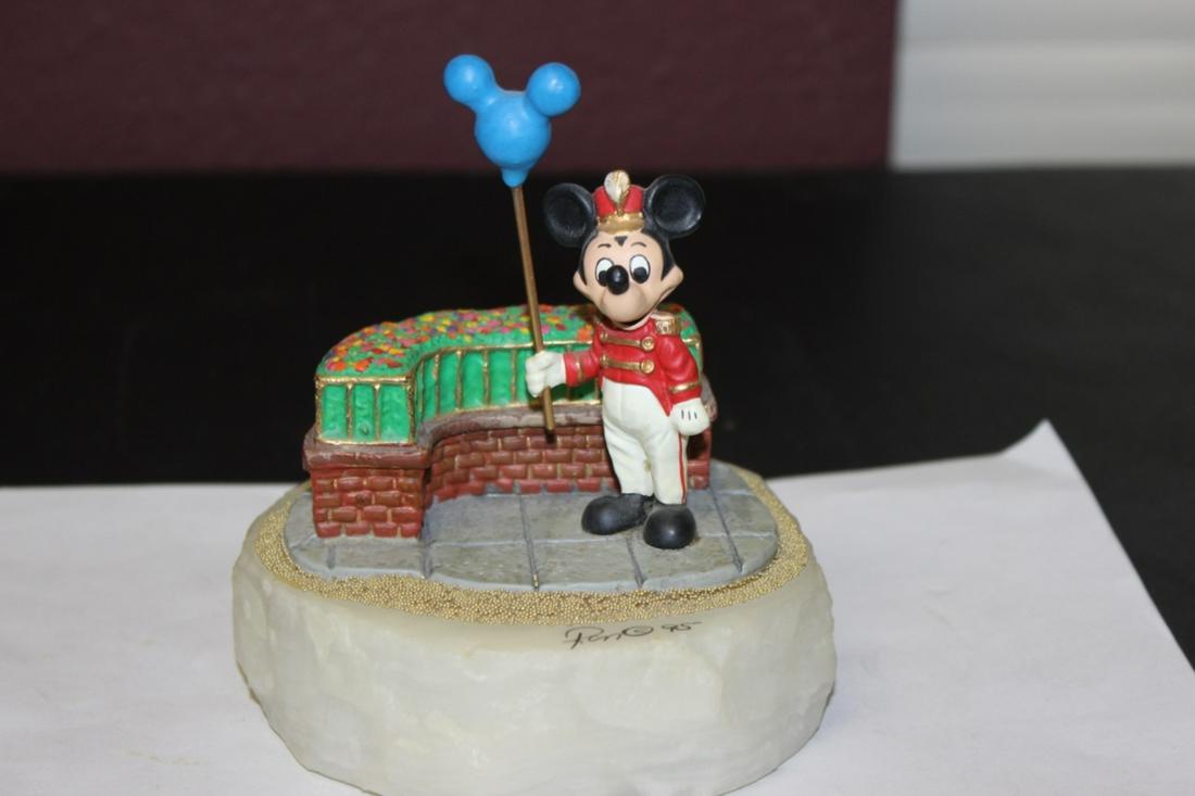 A Ron Lee Disney's Mickey Mouse Statue: Limited edition, signed - 5 1/2 inches tall