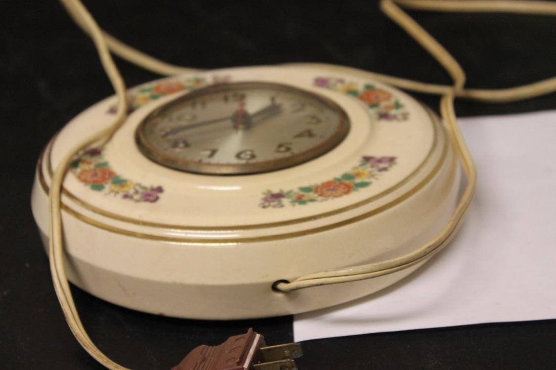 An Electric Ceramic Wall Clock: by Sessions - it works - 8 1/2" in diameter