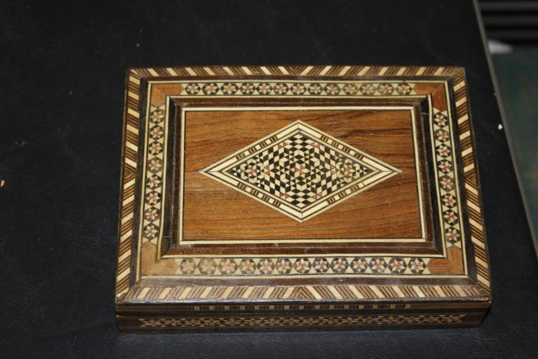 An Inlay Wooden Box: 6 1/4" x 4 3/4" x 1 1/2"